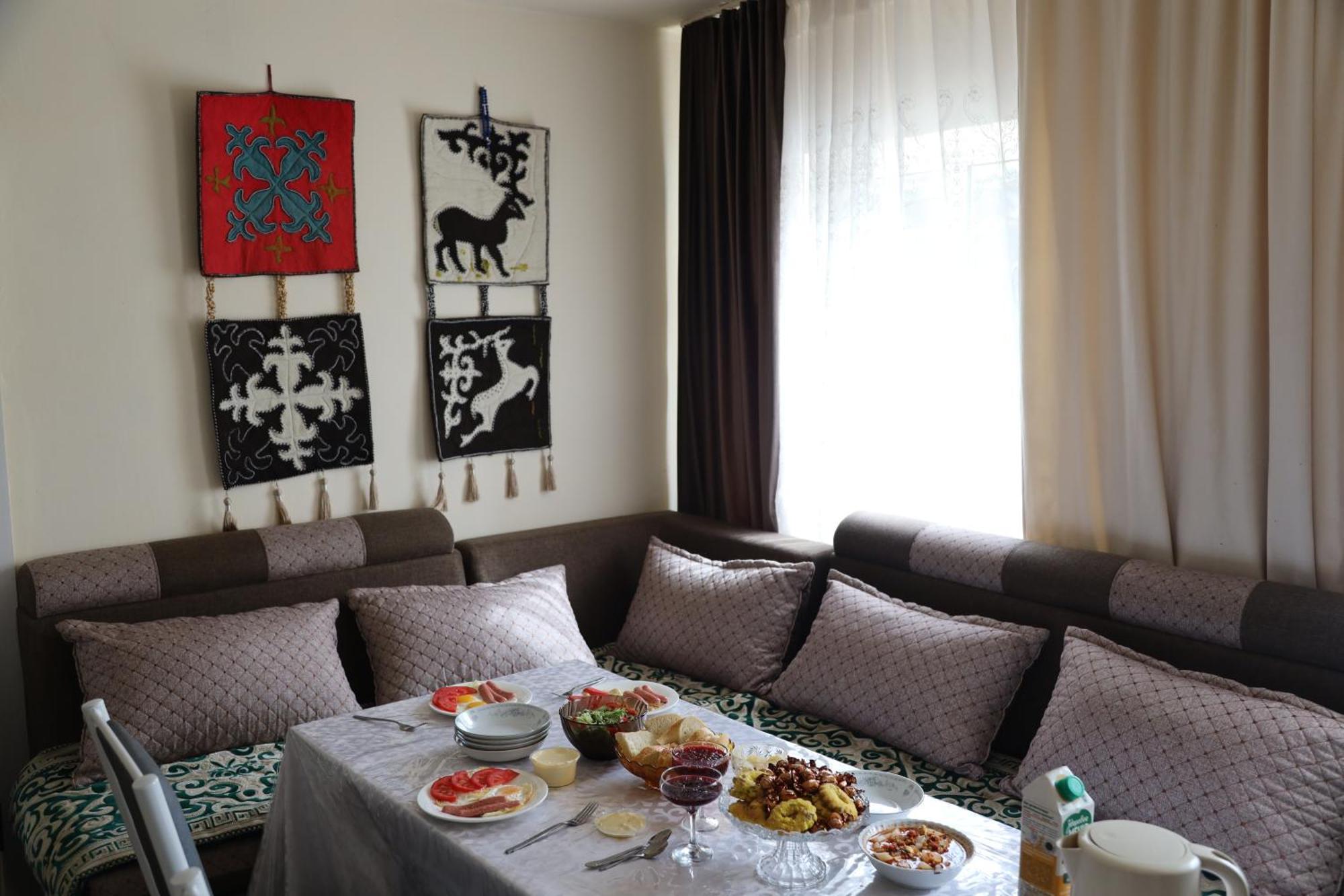 By River 246 Hotel Каракол Екстериор снимка